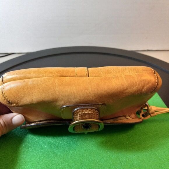 Coach light tan wristlet - Picture 7 of 10
